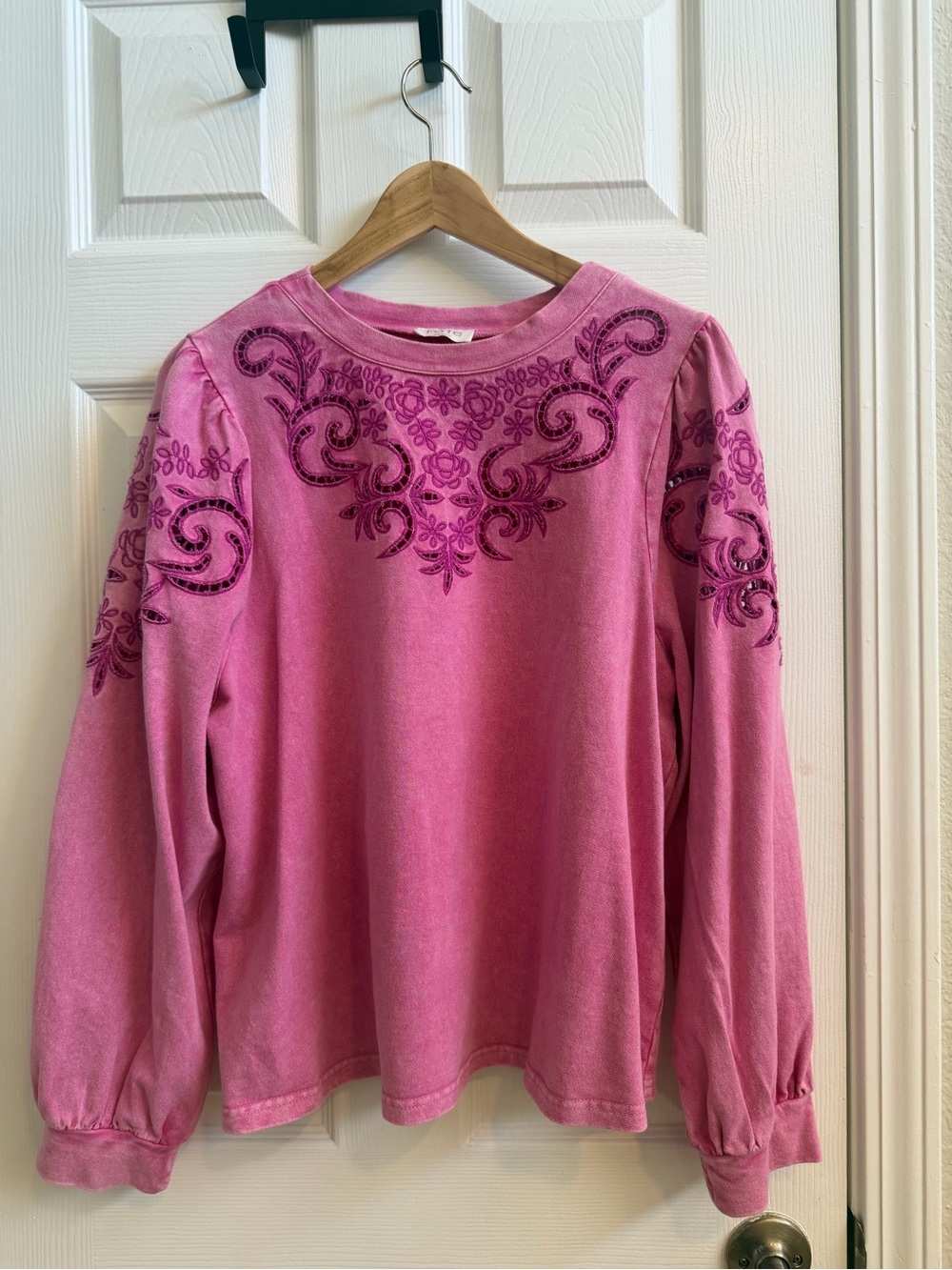 VICI Fate Pink Embroidered Crewneck Sweater